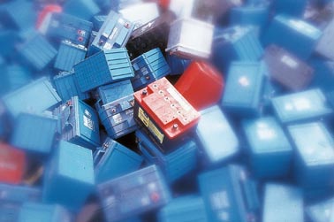 Inquinamento. Raccolta di batterie esauste in Italia. Nel 2004 raggiunto il 100%